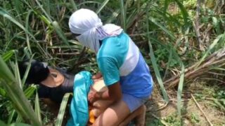 Nyonya Digencet Buruh Di Ladang India