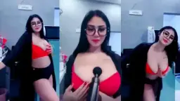 Sandra Toge, Host Mango Yang Cantik Dan Menggoda