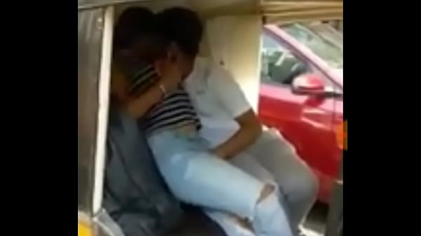 Lebah India Yang Bergairah Bercinta Di Atas Becak Motor