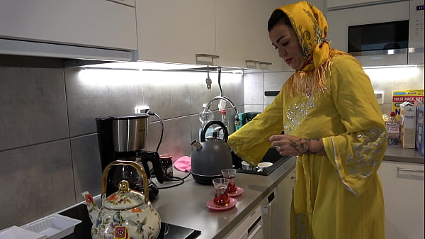 Anak Tiri Ganas Ngentot Ibu Tiri Arab Berhijab Yang Bergoyang Goyang Pantat Besarnya