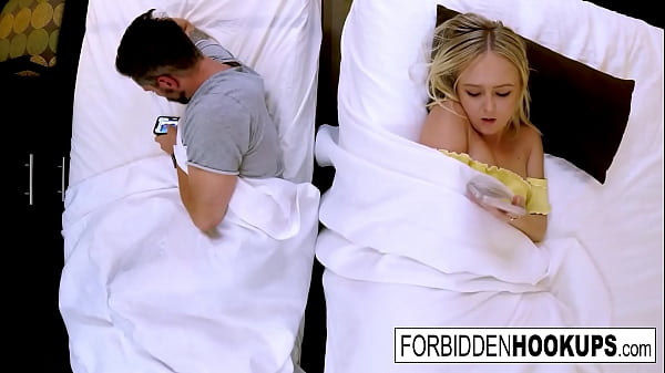 Gadis Seksi Menggoda Dan Bercinta Dengan Kakak Tiri Yang Terlarang!