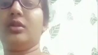 Gadis Bengali Melepas Kutang Dan Meraba Putingnya Yang Ranum