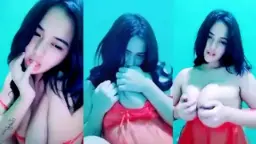 Gadis Muda Montok Dengan Payudara Besar Dan Puting Cokelat Menggoda