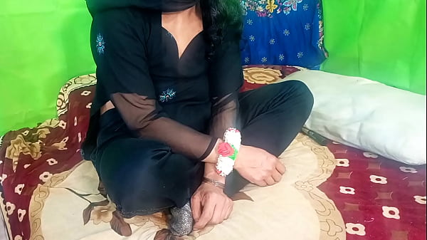 Muslimah Desi Bhabhi Pake Baju Hitam Digebukin Kontol Dever India, Gaya Doggy Anal Keras Dan Kasar.