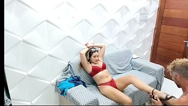 Ibu Mertuaku Yang Masih Muda Sendirian Di Rumah Dan Lagi Butuh, Begitu Aku Datang Dia Langsung Merayuku Untuk Menikmati Pantat Sempitnya Sampai Aku Memuntahkan Isi Di Dalam. Vagninho E Vivi Capetinha.