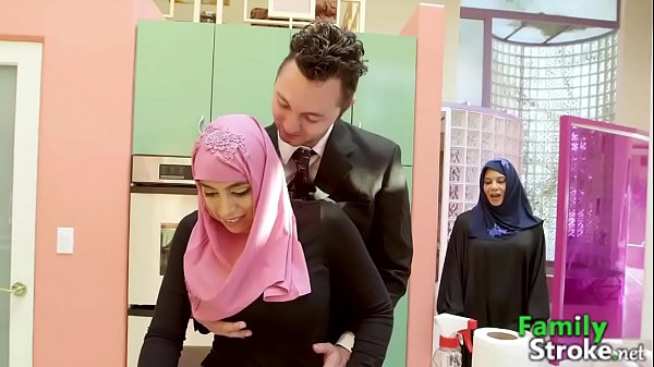 Familystroke – Cewek Arab Tiri Dapet Kontol Kakak Tiri, Mulus Banget