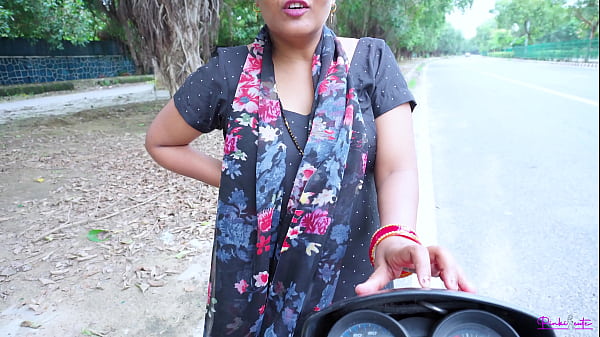 Bhabhi India Nakal Melayani Klien Di Pinggir Jalan, Digoyang Doggystyle Dengan Erangan Bahasa Hindi.