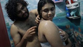 Cewek India Mandi Panas, Adik Tiri Jadi Sasaran Nafsu