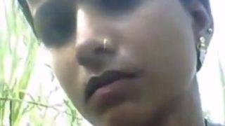 Bhojpuri Bhabhi Kebun Digebekin Sambil Nungging
