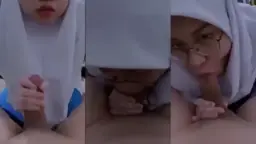 Hijab Manis, Kacamata Seksi, Mulut Mungil Nyepong Kontol.