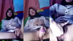 Nina Asanti, Hijabnya Basah Kuyup, Jari-jarinya Sibuk Mainin Memek Sambil Ngos-ngosan.