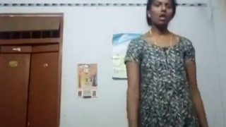Tamil Aunty Buka Baju Di Video, Bikin Makin Panas.