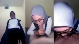 Tante Hijab Di Hotel, Mulutnya Nggak Berhenti Nyepong Sampai Lemes.