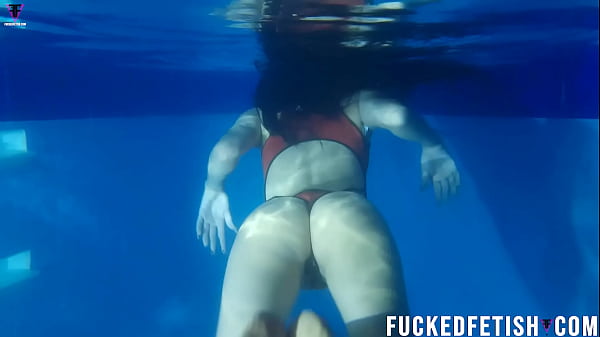 Helen Star Pake Baju Renang Seksi, Malem-malem Di Kolam, Napas Sesak Pengen Digebet.