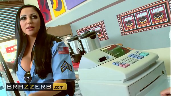 Seragam Ketat, Toket Gede Ngacengin – (audrey Bitoni, Honey White, Johnny Sins) – Krim Boston – Brazzers