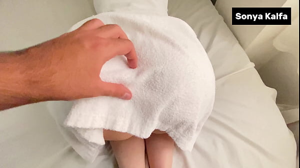 Ibu Tiri Seksi Digebuk Abis Habis Renang
