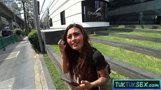 Payudara Montok Mungil, Ibu Thailand Liar Ngewe Nikmat Sama Bule.