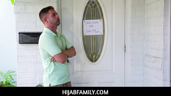 Hijabfamily Si Arab Bispak, Pantat Montok Dicolok Sampai Meringis!