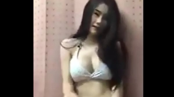 Tonton Live Stream Fb-nya, Cewek Asia Hot Bergoyang Erotis Bikin Mending