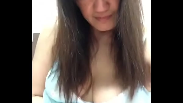 Cewek Asia Murahan Christy Colokin Memek Basah Kena Jari Sendiri.
