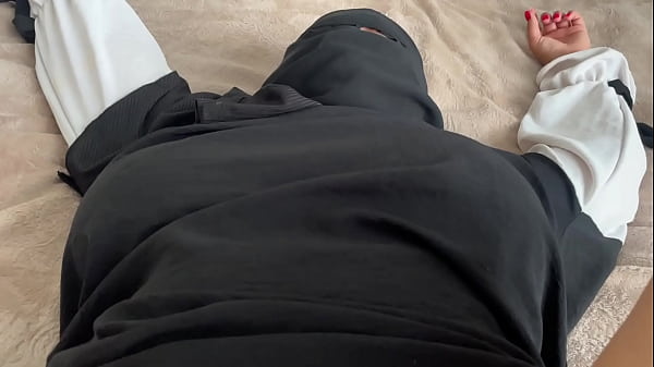 Pembantu Arab Bikin Kliennya Tegang Dengan Memek Sempit Dan Toket Gede.