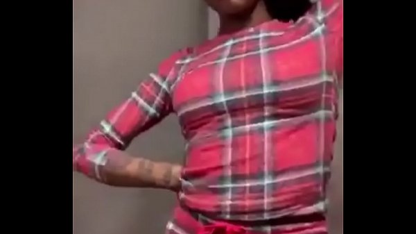 Tante Asian Doll Goyangin Pantat Montoknya Yang Kayak Buah Plum Di Instagram Live Sambil Nyanyi Lagu Baru, Gerakan Mulutnya Bikin Makin Greget.