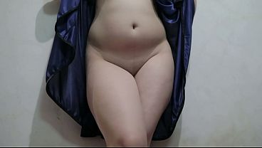 Cewek Indonesia Pake Lingerie Biru Jongkok Sambil Mainin Memek Sampe Keluar