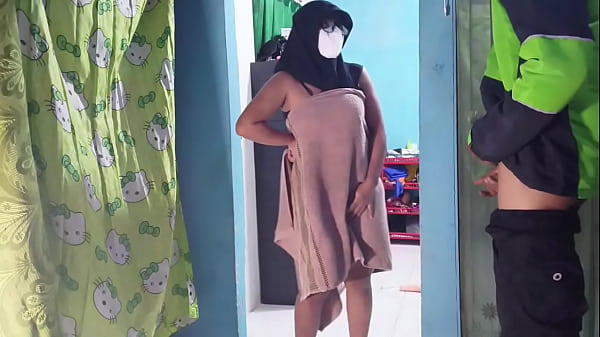 Tertangkap Basah Sama Driver Ojol Pas Lagi Sibuk Mainin Kontol Sendiri