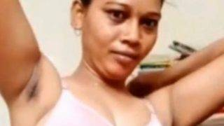 Desi Pembantu Lagi Colong Momen Dari Pc Bosnya, Live Panas Di Rumah.