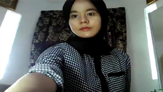 Jilbab Basah Keringetan, Body Montok Sengaja Dipamerin Biar Makin Liar