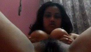 Ngocok Sendiri Di Kamar, Cewek Bengali Seksi Bikin Makin Greget