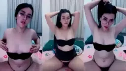 Rosa Makin Hot, Pamer Lubang Becek Sambil Ngangkang.