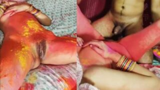 Suami Main Holi Sambil Crot Di Depan Istri Yang Bugil, Video Mms Desi Bikin Ngilu