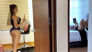 Ibu Mertua Yang Seksi Itu Langsung Basah Dan Mainin Diri Sendiri Denger Suara Ngeres Dari Kamar Sebelah!