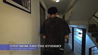 Ibu Tiri Lagi Panas, Muridnya Siap Digoda.