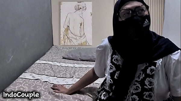 Istri Montok Indo Lagi Nikmatin Ngentot Anal Sama Selingkuhan Diam-diamnya