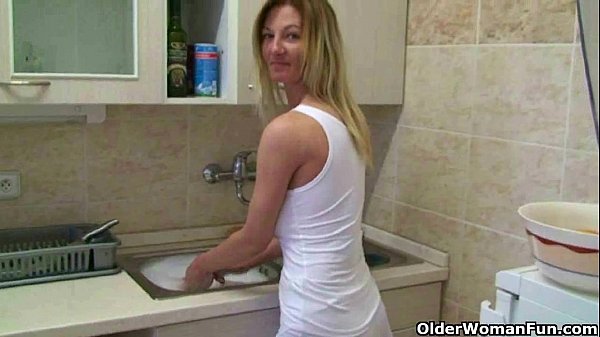 Ibu Buat Video Masturbasi Sendiri Di Rumah, Bikin Makin Greget.