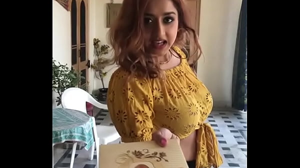 Braless Babe Desi, Goyangannya Bikin Ngaceng.
