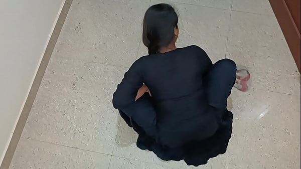 Bokep Pembantu Desi India Dicocol Kontol Majikan Sampe Muncrat, Suara Hindi Jelas Kedengeran.