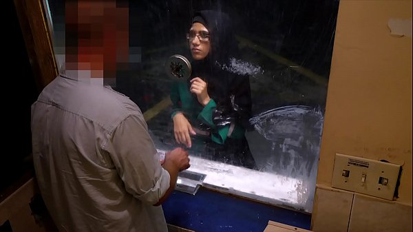 Wanita Arab Nafsu Bakar – Ngentot Bayar Di Motel Misteri, Butuh Duit!