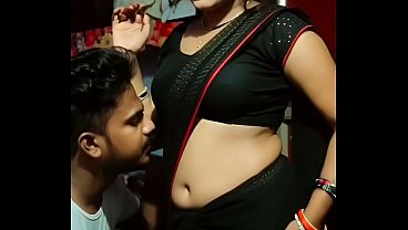 Desi Bhabhi Saree Navel Mesum, Bibir Merah Basah Kena Gigit