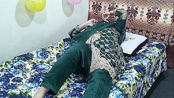 Seorang Istri Orang India Panggil Anak Muda, Lalu Main Kasar Dengannya, Suara Hindi Panas.