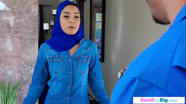 Gadis Arab Digebuk Dua Pria Besar Sampai Meraung-raung