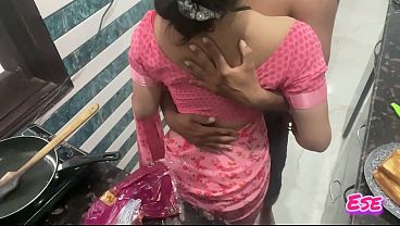Desi Bhabhi Dapur Melengking, Sambil Masak Sambil Digebukin, Cipratan Minyak Panas Bikin Makin Basah.