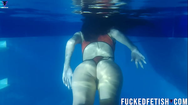 Lihat Helen Si Bintang Porno Pakai Masker Selam Di Kolam, Siap-siap Basah Kuyup!