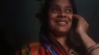 Ibu Lagi Telpon Sambil Buka Baju Dan Colmemek, Videonya Bocor