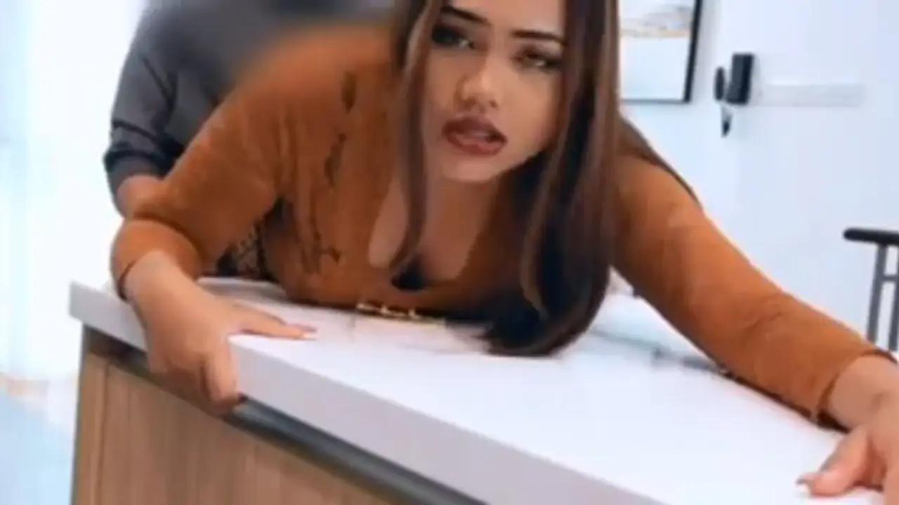 Kebaya Coklat Bikin Ngentot, Sepongannya Bikin Merem Melek.