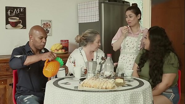 Rumah Mesum – Suami Dikandung Bini, Mami Nakal, Pembantu Ngebos Semua | Emme White, Alessandra Maia, Agatha Ludovino, Capoeira.