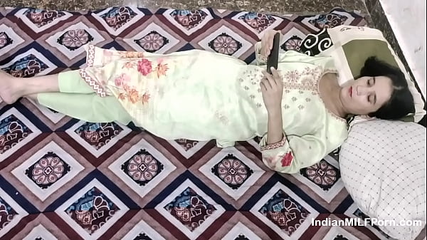 Abang Kagak Tahan Liat Adek Nonton Bokep Di Hp, Langsung Digenjot Keras Di Kamar – Suara Hot Hindi