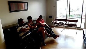 Gak Ada Tontonan Di Tv, Jadi Gue Ngewe Sama Tukang Ledeng Dan Temen Suami Gue, Mantap Banget Ngentotnya.